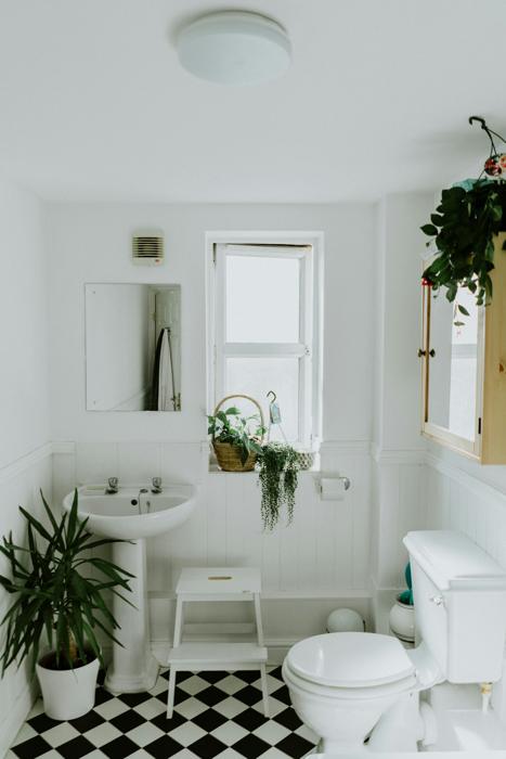 Bathroom (sample photo)